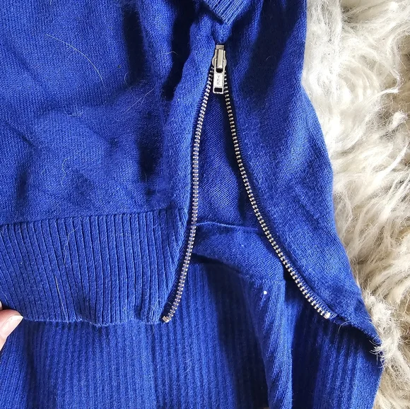 Express Royal Blue V-Neck Sweater - Picture 4 of 4